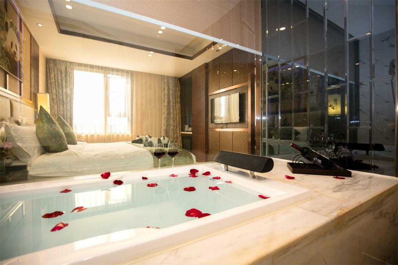 Chengdu Panda Prince Culture Hotel Exterior foto