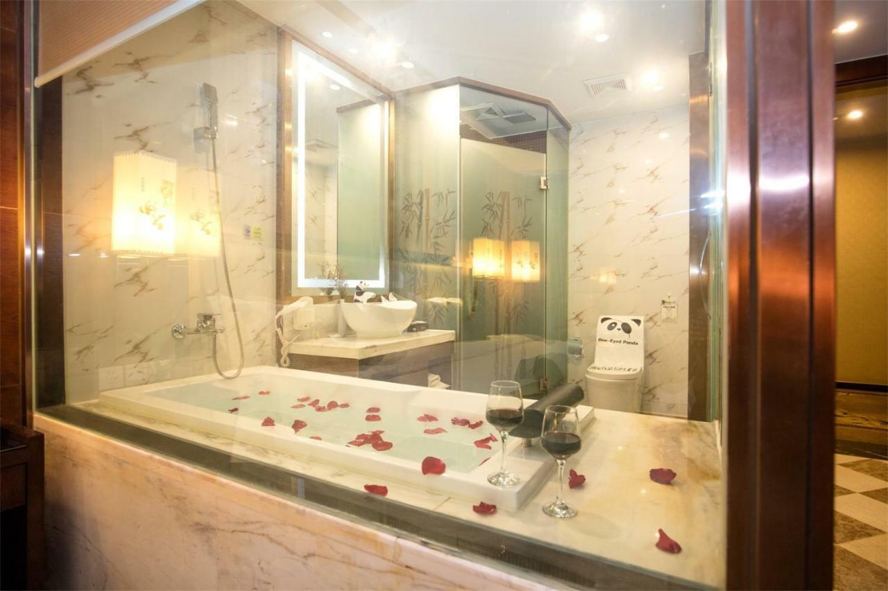 Chengdu Panda Prince Culture Hotel Exterior foto